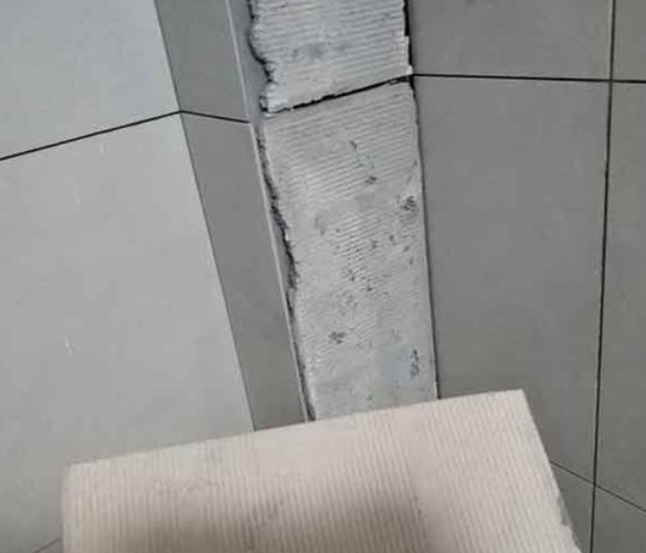 漳州市瓷砖空鼓维修公司分享下厨房瓷砖脱落的补救措施。